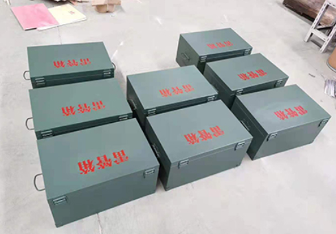 城区炸药箱和雷管箱一般是怎么存放的？